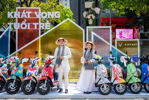 Triển lãm “50 Hành trình - Một Tương lai Xanh”: 50 xe máy điện VinFast độc bản kể về cội nguồn và hành trình vươn mình của Việt Nam- Ảnh 7. Triển lãm “50 Hành trình - Một Tương lai Xanh”: 50 xe máy điện VinFast độc bản kể về cội nguồn và hành trình vươn mình của Việt Nam- Ảnh 7.