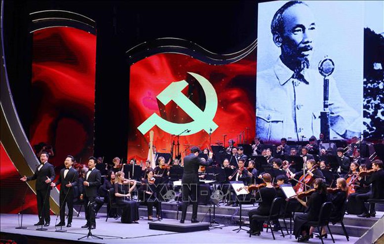 Tổng Bí thư Tô Lâm dự Chương trình nghệ thuật đặc biệt 'Đảng trong mùa Xuân đại thắng'- Ảnh 3.