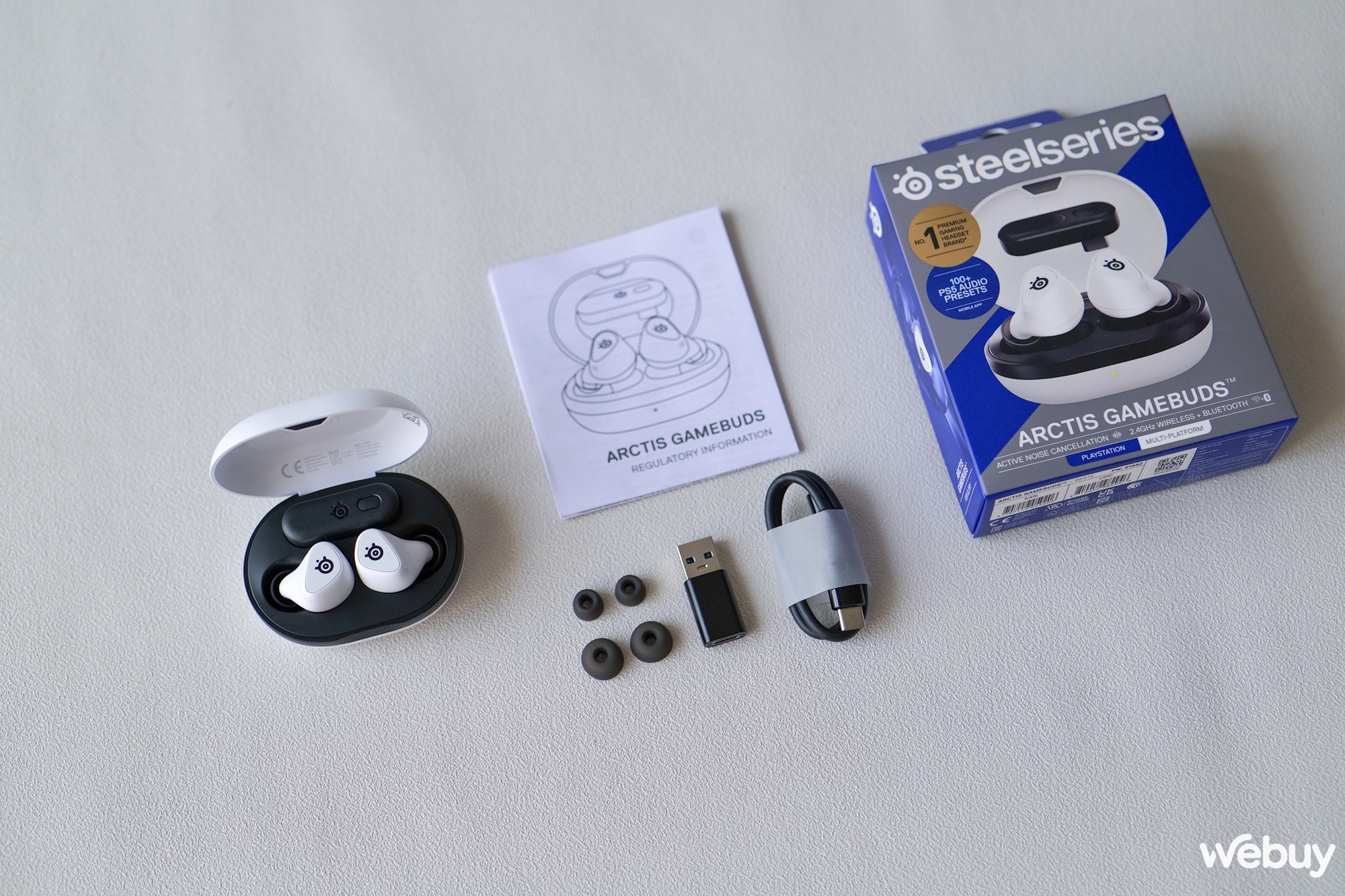Tai nghe Arctis GameBuds for PlayStation: Độ trễ bằng 0, âm thanh 360 độ, hơn 200 preset âm thanh cho từng game- Ảnh 3. Tai nghe Arctis GameBuds for PlayStation: Độ trễ bằng 0, âm thanh 360 độ, hơn 200 preset âm thanh cho từng game- Ảnh 3.