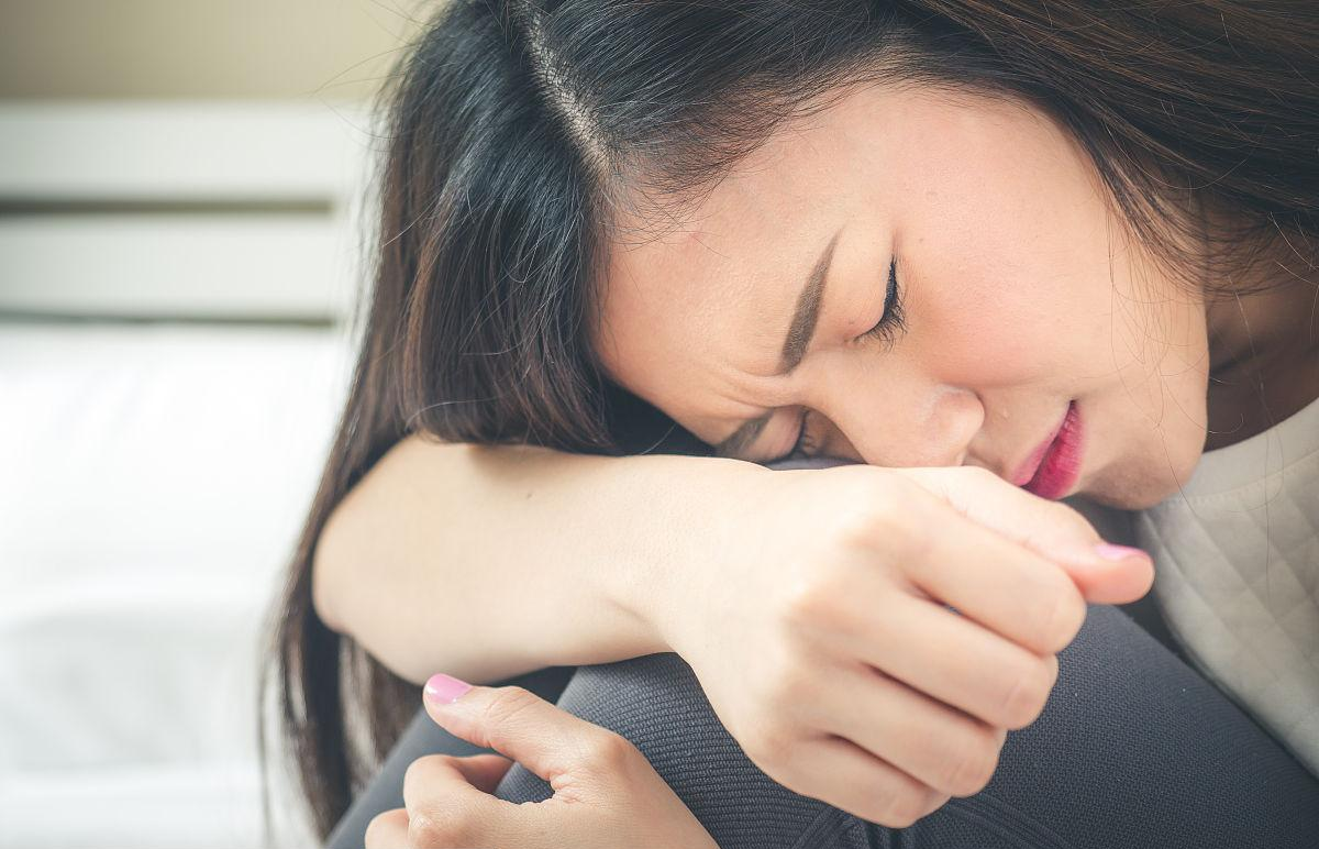 Đưa cháu trai đi công viên, cháu chỉ lên tòa nhà cao tầng và nói một câu khiến tôi chết lặng, lòng như lửa đốt- Ảnh 1.