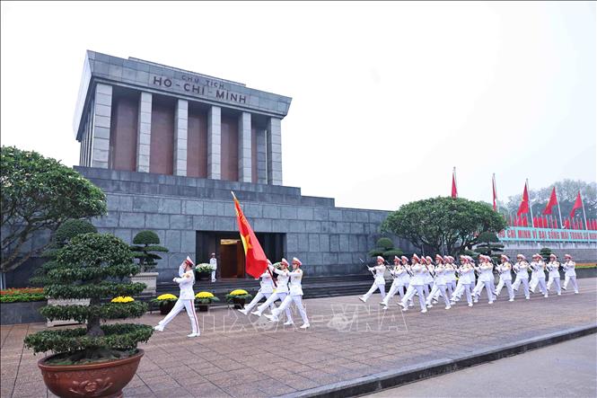 Chùm ảnh: Lễ chào cờ đặc biệt chào mừng 50 năm thống nhất đất nước tại Quảng trường Ba Đình- Ảnh 3.