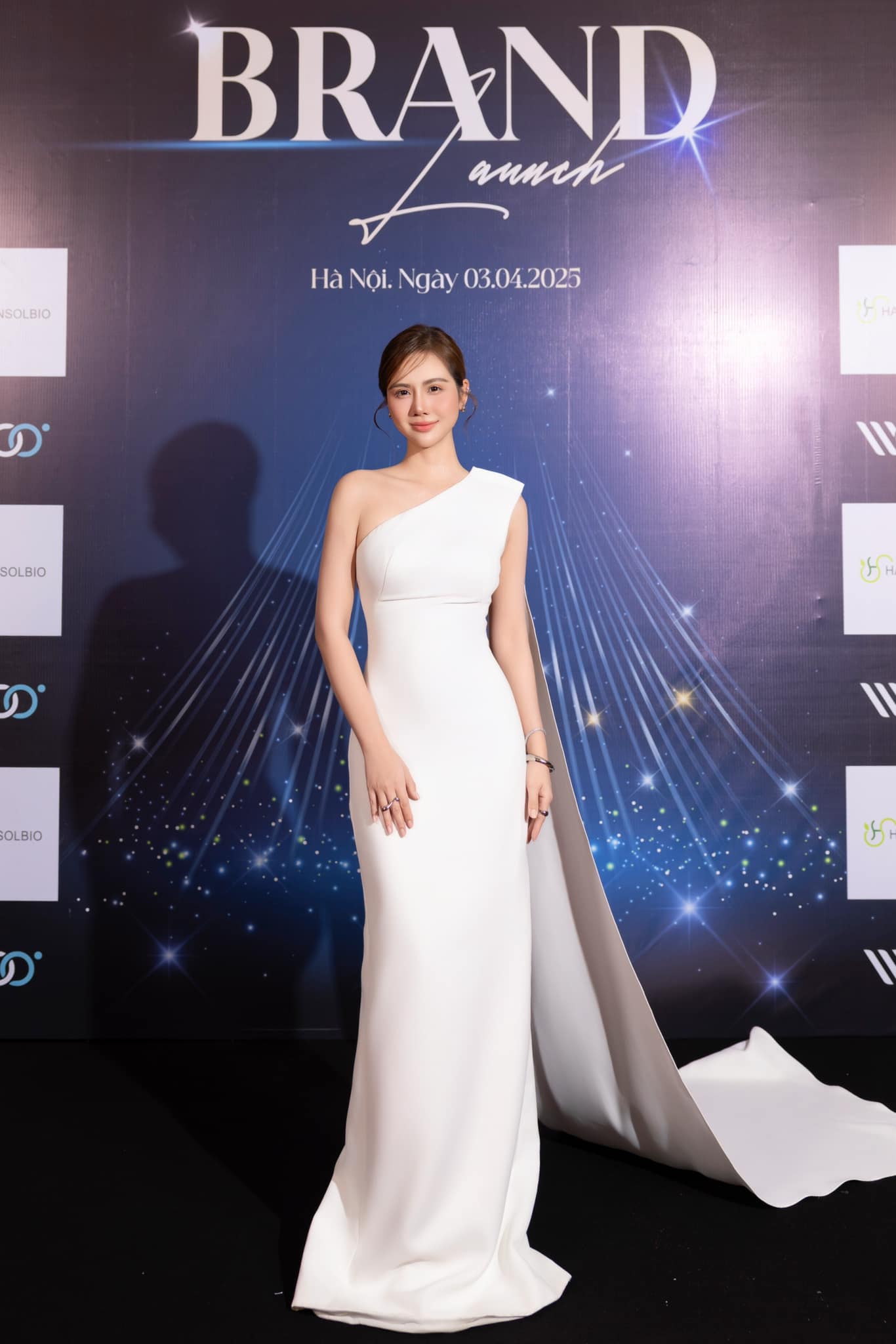 Huyền Lizzie tỏa sáng xinh đẹp tại lễ ra mắt thương hiệu làm đẹp- Ảnh 1. Huyền Lizzie tỏa sáng xinh đẹp tại lễ ra mắt thương hiệu làm đẹp- Ảnh 1.