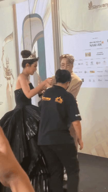Đôi Vbiz được "Dispatch" Trường Giang tác hợp: Cho mượn biệt thự làm nơi hẹn hò, lên livestream tung hint nhưng cái kết ngỡ ngàng- Ảnh 5. Đôi Vbiz được "Dispatch" Trường Giang tác hợp: Cho mượn biệt thự làm nơi hẹn hò, lên livestream tung hint nhưng cái kết ngỡ ngàng- Ảnh 5.