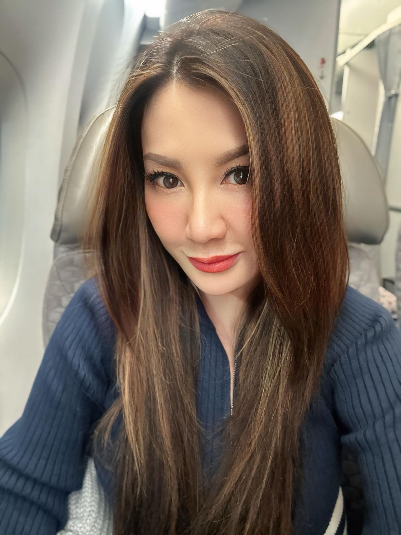 Vợ cũ Bằng Kiều bỗng nhận được 1000 USD, biết tên người gửi, ai nấy xuýt xoa: Con cái rất may mắn!- Ảnh 1. Vợ cũ Bằng Kiều bỗng nhận được 1000 USD, biết tên người gửi, ai nấy xuýt xoa: Con cái rất may mắn!- Ảnh 1.