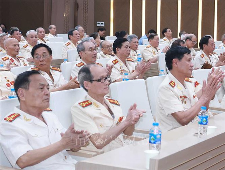 Tổng Bí thư Tô Lâm gặp mặt cán bộ Công an chi viện chiến trường miền hi88 gg- Ảnh 4.