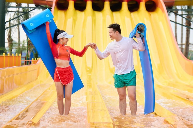 Công viên nước Sun World Ha Nam sôi động ngày mở cửa với hàng ngàn lượt khách- Ảnh 6. Công viên nước Sun World Ha Nam sôi động ngày mở cửa với hàng ngàn lượt khách- Ảnh 6.