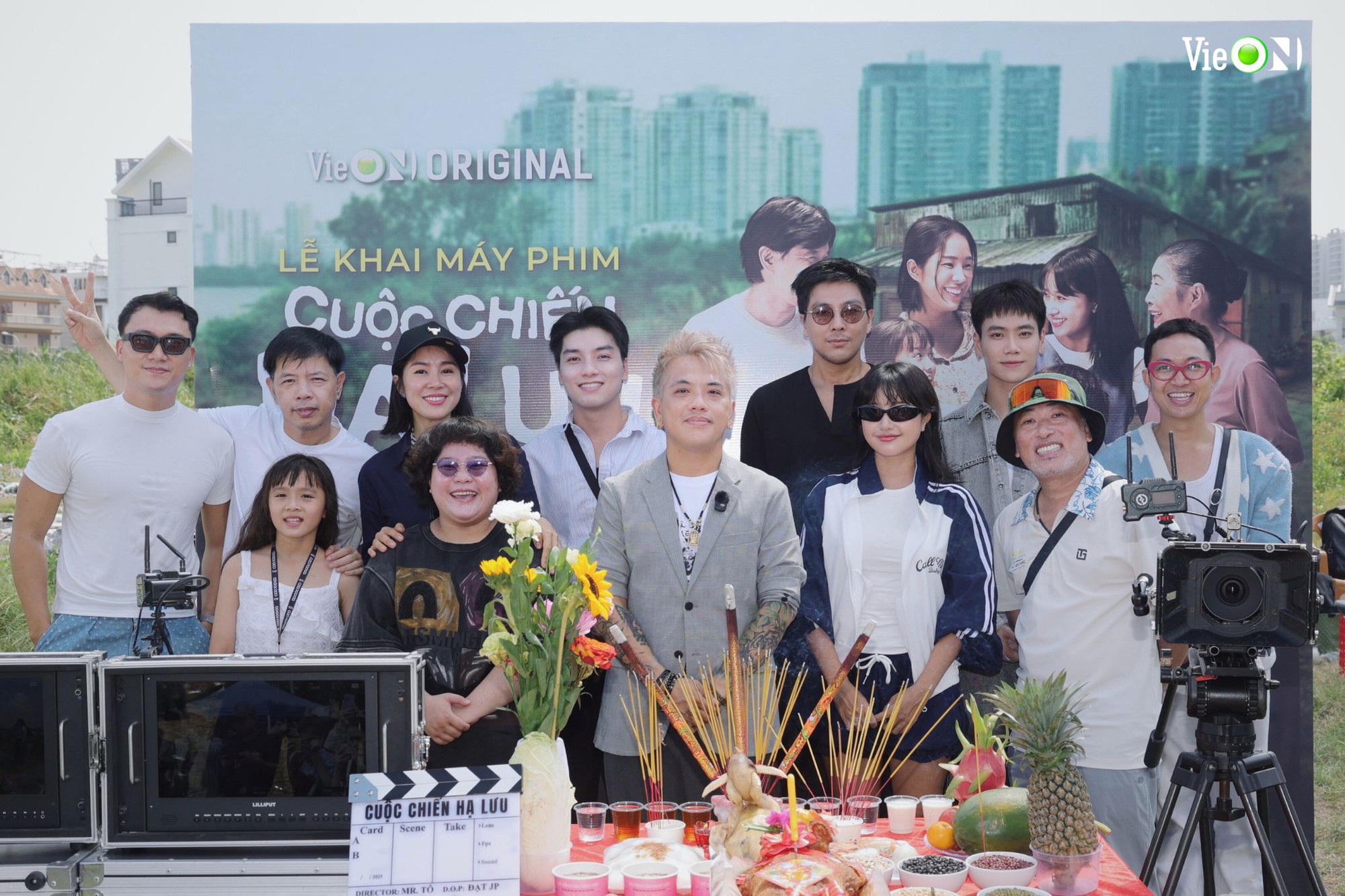 Khai máy phim VieON Original “Cuộc Chiến Hạ Lưu”: Thái Hòa tái hợp Lê Phương- Ảnh 1. Khai máy phim VieON Original “Cuộc Chiến Hạ Lưu”: Thái Hòa tái hợp Lê Phương- Ảnh 1.