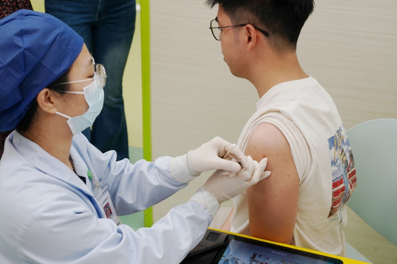 Vắc xin HPV cho nam cần phải tiêm bao nhiêu mũi?- Ảnh 1. Vắc xin HPV cho nam cần phải tiêm bao nhiêu mũi?- Ảnh 1.