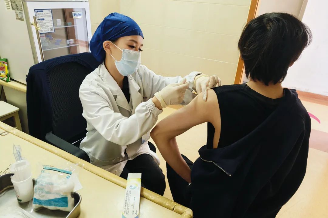 Nam giới nào không nên tiêm vắc xin HPV?- Ảnh 1. Nam giới nào không nên tiêm vắc xin HPV?- Ảnh 1.