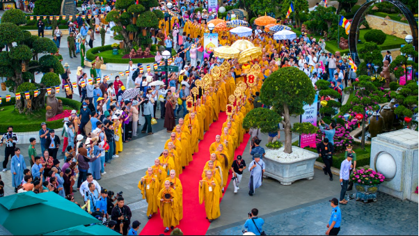 Chủ tịch Ủy ban tổ chức Quốc tế Đại lễ Vesak Liên Hiệp Quốc (ICDV): "Trên đỉnh núi Bà Đen, chúng ta đang được tận hưởng cảnh giới an lạc"- Ảnh 4. Chủ tịch Ủy ban tổ chức Quốc tế Đại lễ Vesak Liên Hiệp Quốc (ICDV): "Trên đỉnh núi Bà Đen, chúng ta đang được tận hưởng cảnh giới an lạc"- Ảnh 4.