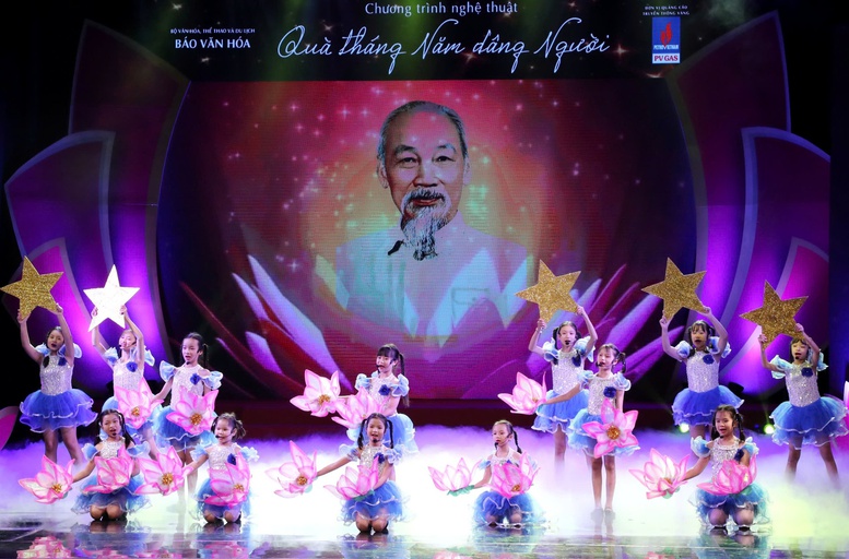 'Quà tháng Năm dâng Người'-Chương trình nghệ thuật đặc biệt kỷ niệm Ngày sinh nhật Bác- Ảnh 1. 'Quà tháng Năm dâng Người'-Chương trình nghệ thuật đặc biệt kỷ niệm Ngày sinh nhật Bác- Ảnh 1.