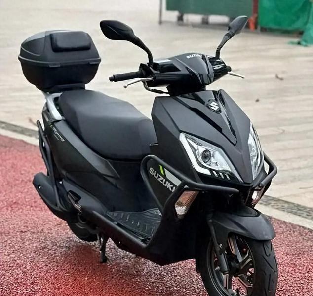 Chiếc xe tay ga không ABS của nhà Suzuki khiến thị trường Trung Quốc 'náo loạn': Người dùng nóng ruột, hãng vẫn im lặng!- Ảnh 1.