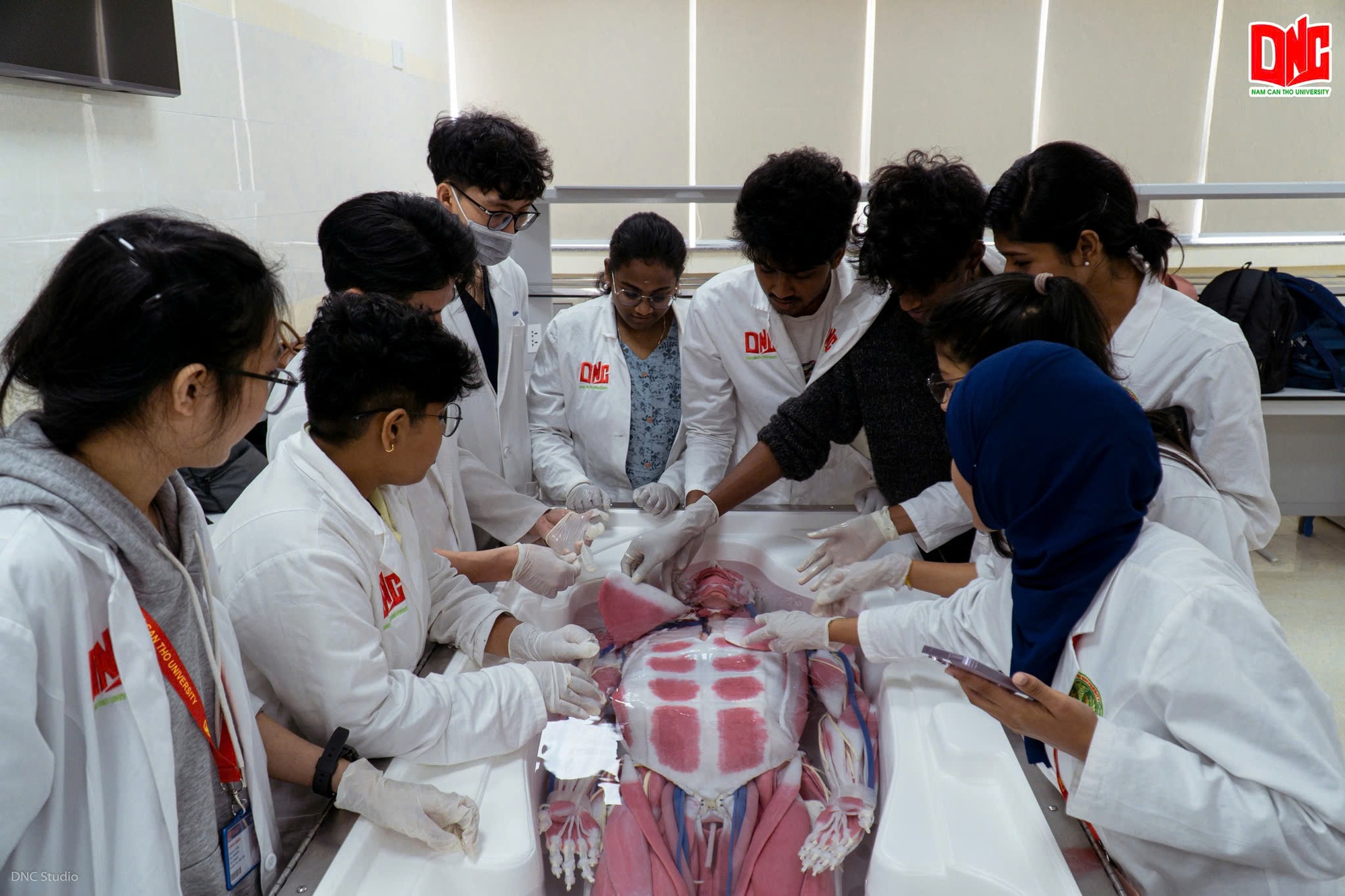 Trường Đại học Nam Cần Thơ mở rộng đào tạo các ngành học 100% tiếng Anh – Đáp ứng nhu cầu hội nhập quốc tế- Ảnh 2. Trường Đại học Nam Cần Thơ mở rộng đào tạo các ngành học 100% tiếng Anh – Đáp ứng nhu cầu hội nhập quốc tế- Ảnh 2.