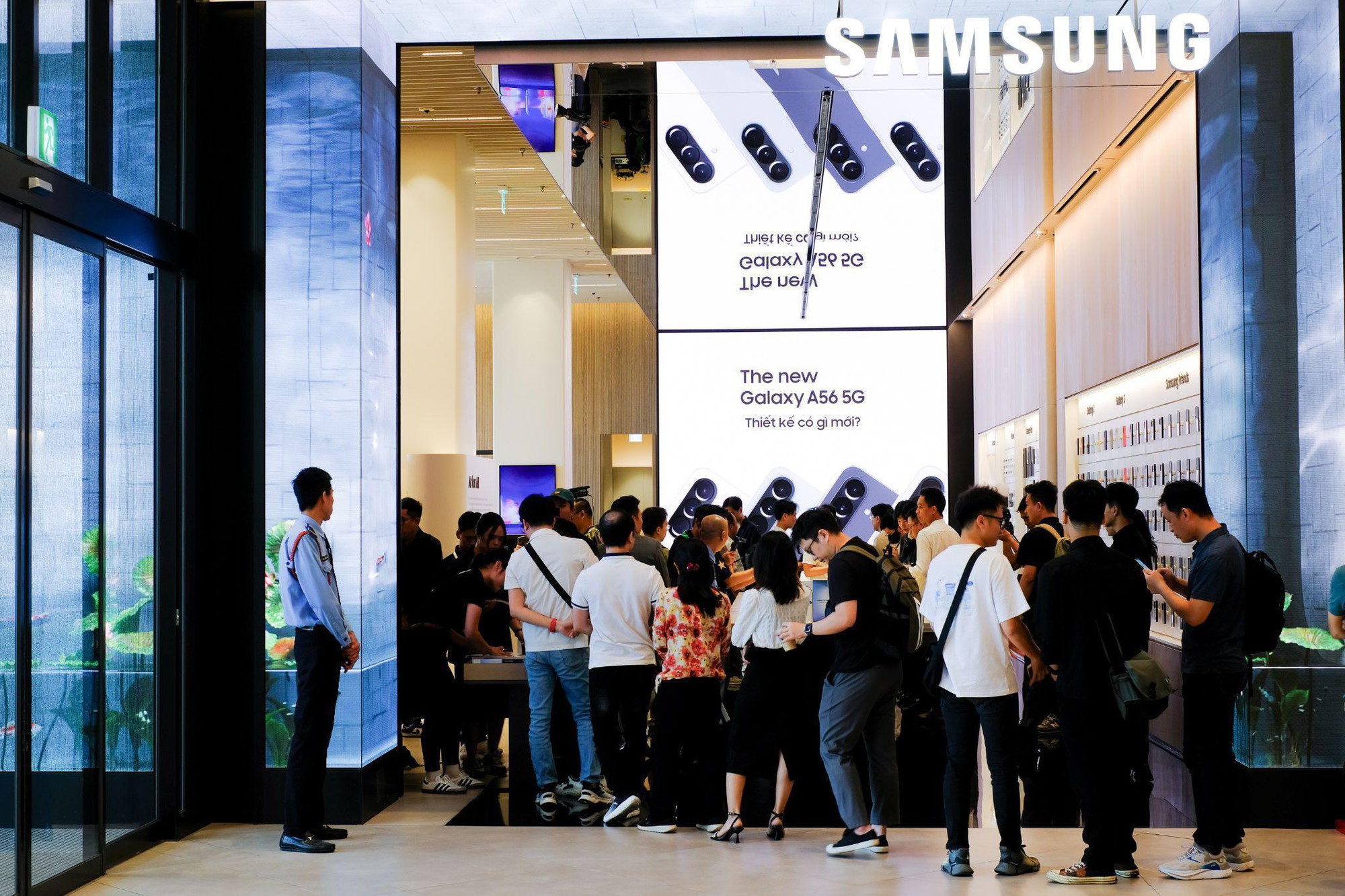 Sau bao mong chờ, giới truyền thông nói gì khi trên tay “thế hệ S mỏng nhất” của Samsung- Ảnh 1. Sau bao mong chờ, giới truyền thông nói gì khi trên tay “thế hệ S mỏng nhất” của Samsung- Ảnh 1.