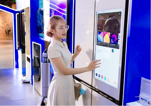 Samsung phủ sóng AI lên mọi thiết bị gia dụng, tham vọng cùng người dùng khởi nhịp sống mới- Ảnh 1. Samsung phủ sóng AI lên mọi thiết bị gia dụng, tham vọng cùng người dùng khởi nhịp sống mới- Ảnh 1.
