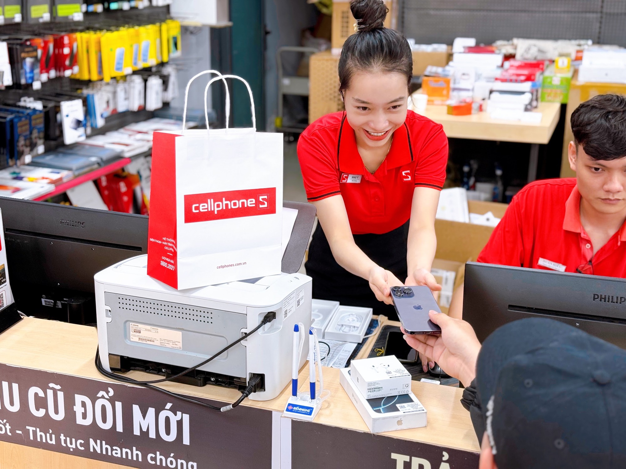 Lên đời iPhone 16 Pro Max nhận trợ giá đến 4 triệu, trả góp dễ dàng- Ảnh 2. Lên đời iPhone 16 Pro Max nhận trợ giá đến 4 triệu, trả góp dễ dàng- Ảnh 2.