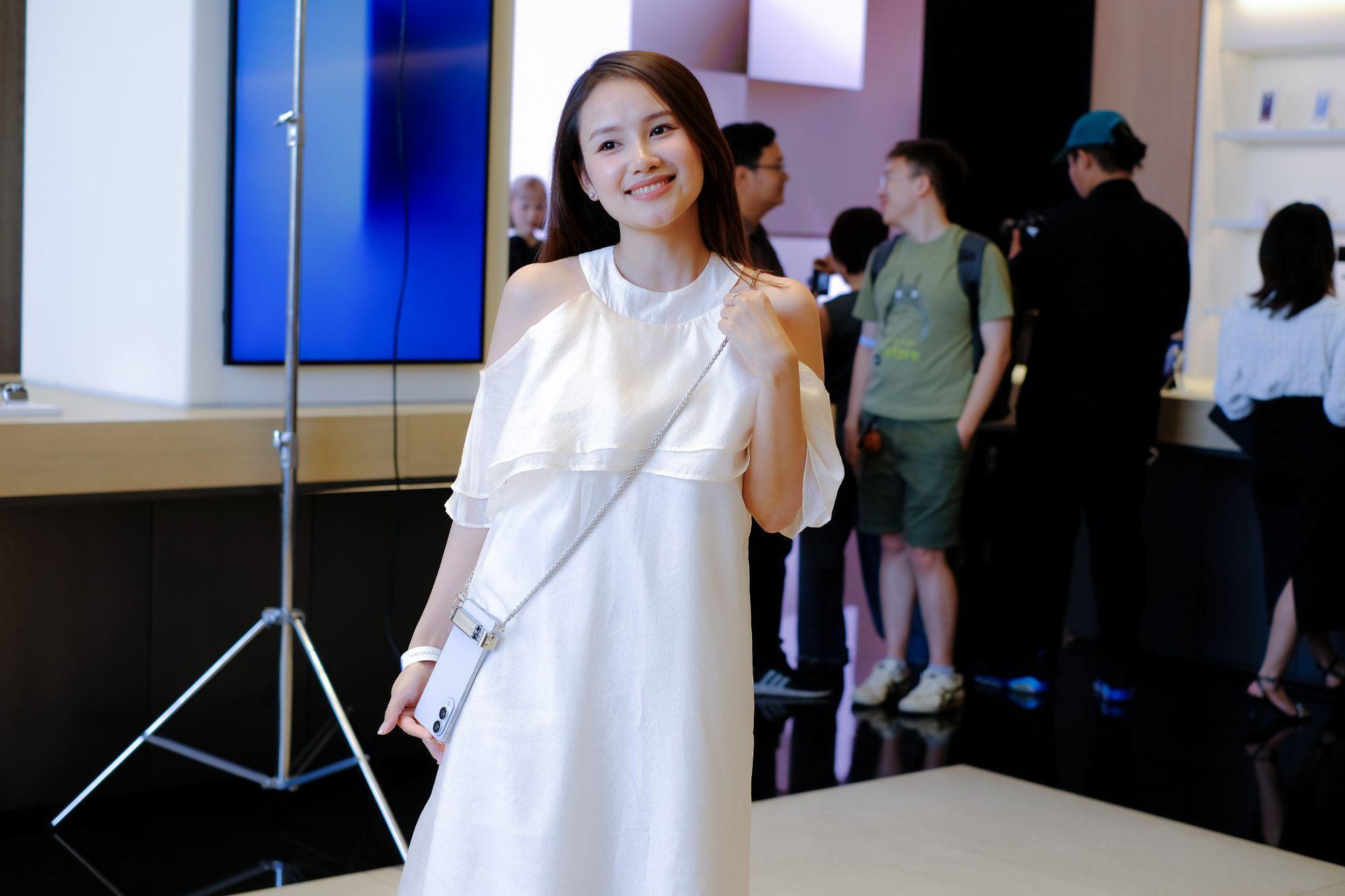Sau bao mong chờ, giới truyền thông nói gì khi trên tay “thế hệ S mỏng nhất” của Samsung- Ảnh 7. Sau bao mong chờ, giới truyền thông nói gì khi trên tay “thế hệ S mỏng nhất” của Samsung- Ảnh 7.
