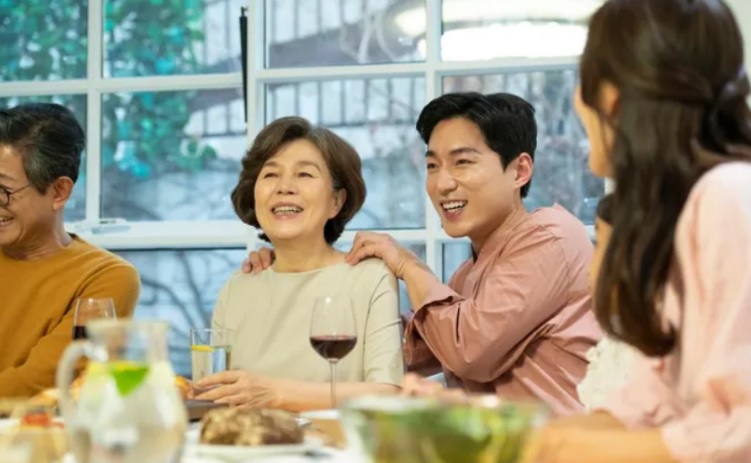 Mẹ chồng tương lai định sang tên sổ đỏ đất cho con trai trước khi cưới, nhưng bố anh nói một câu khiến tôi cũng có phần- Ảnh 1. Mẹ chồng tương lai định sang tên sổ đỏ đất cho con trai trước khi cưới, nhưng bố anh nói một câu khiến tôi cũng có phần- Ảnh 1.
