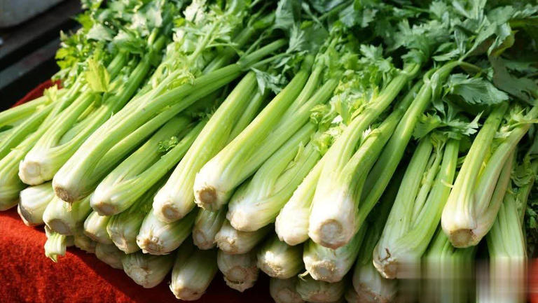 Đi chợ gặp 5 loại rau "không ngậm thuốc trừ sâu" bổ như sâm này thì nên mua ngay- Ảnh 5. Đi chợ gặp 5 loại tải app hi88 "không ngậm thuốc trừ sâu" bổ như sâm này thì nên mua ngay- Ảnh 5.