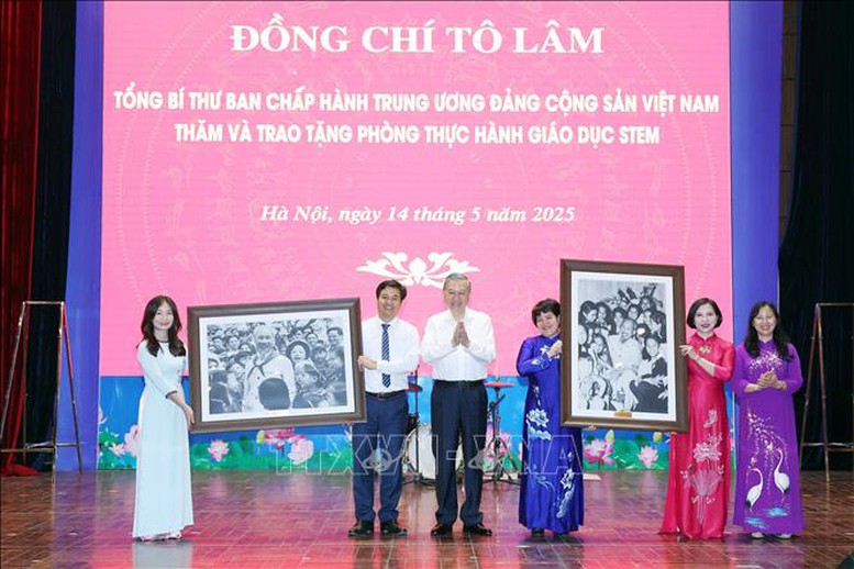 Tổng Bí thư Tô Lâm: Thúc đẩy đổi mới sáng tạo, chuyển đổi số trong trường học, không để học sinh nào bị bỏ lại phía sau- Ảnh 8. Tổng Bí thư Tô Lâm: Thúc đẩy đổi mới sáng tạo, chuyển đổi số trong trường học, không để học sinh nào bị bỏ lại phía sau- Ảnh 8.