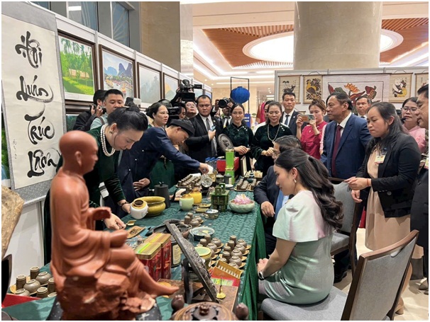 HQTL đã vinh dự được lựa chọn để giới thiệu những phẩm trà thượng hạng của Việt Nam trong buổi tiệc chiêu đãi do Thủ tướng Phạm Minh Chính chủ trì. HQTL đã vinh dự được lựa chọn để giới thiệu những phẩm trà thượng hạng của Việt Nam trong buổi tiệc chiêu đãi do Thủ tướng Phạm Minh Chính chủ trì.