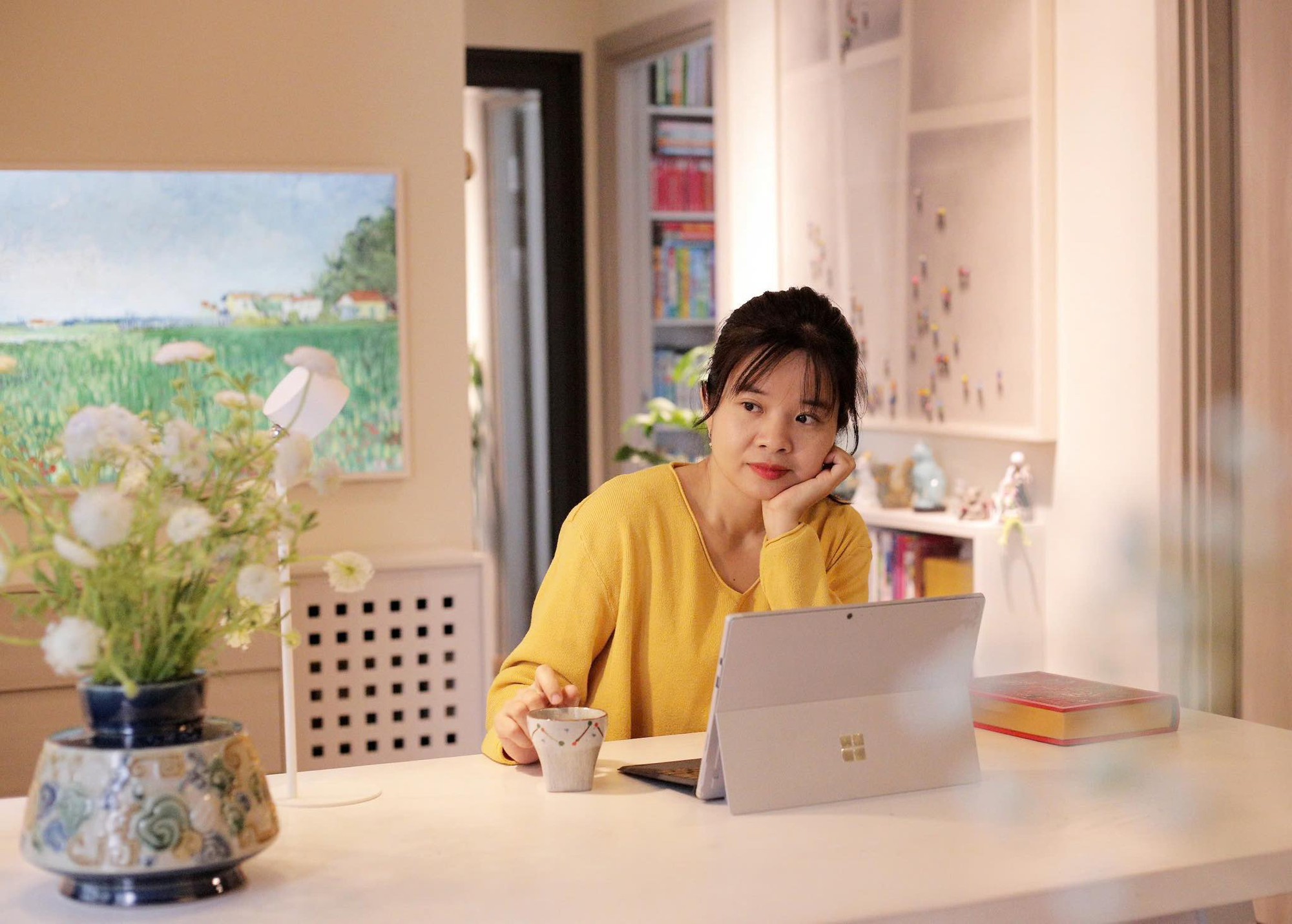 Căn hộ ấm áp được vun bồi mỗi ngày bởi cảm xúc với nghệ thuật của mẹ 2 con ở Hà Nội: Cái đẹp luôn ở quanh ta!- Ảnh 3. Căn hộ ấm áp được vun bồi mỗi ngày bởi cảm xúc với nghệ thuật của mẹ 2 con ở Hà Nội: Cái đẹp luôn ở quanh ta!- Ảnh 3.