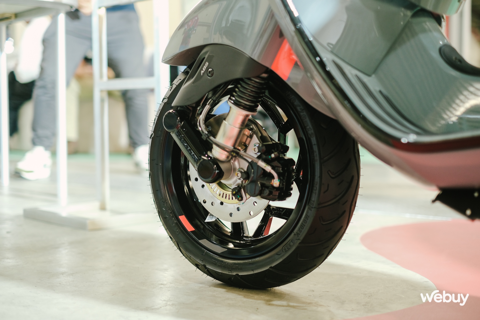 Cận cảnh Vespa Primavera & Sprint 2025 mới ra mắt tại Việt Nam: Điểm chạm của di sản và công nghệ, giá từ 84-104 triệu đồng - Ảnh 16. Cận cảnh Vespa Primavera & Sprint 2025 mới ra mắt tại Việt Nam: Điểm chạm của di sản và công nghệ, giá từ 84-104 triệu đồng - Ảnh 16.