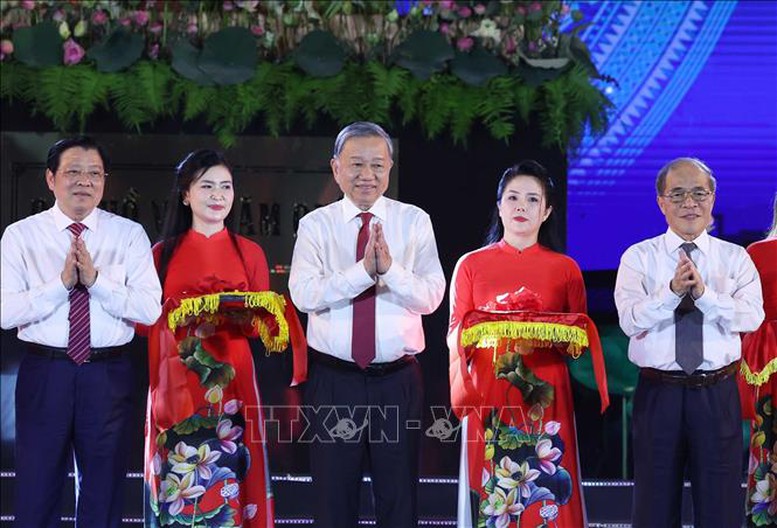 Tổng Bí thư Tô Lâm dự khai mạc Lễ hội Làng Sen toàn quốc 2025- Ảnh 1. Tổng Bí thư Tô Lâm dự khai mạc Lễ hội Làng Sen toàn quốc 2025- Ảnh 1.