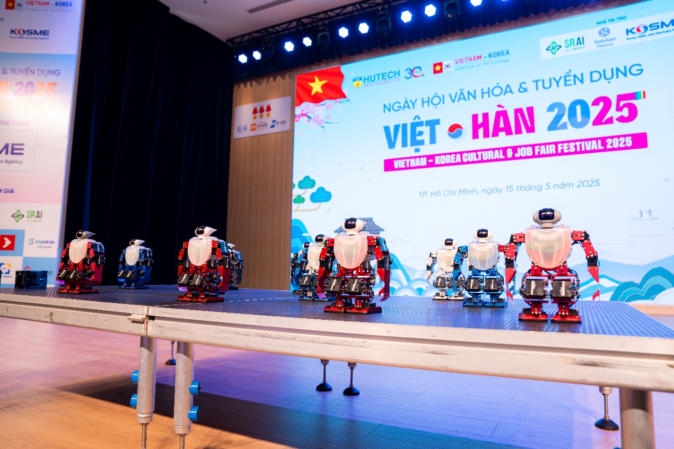 Ngày hội Văn hóa và Tuyển dụng Việt - Hàn 2025 tại HUTECH: Tăng cường trải nghiệm quốc tế cho sinh viên- Ảnh 1. Ngày hội Văn hóa và Tuyển dụng Việt - Hàn 2025 tại HUTECH: Tăng cường trải nghiệm quốc tế cho sinh viên- Ảnh 1.