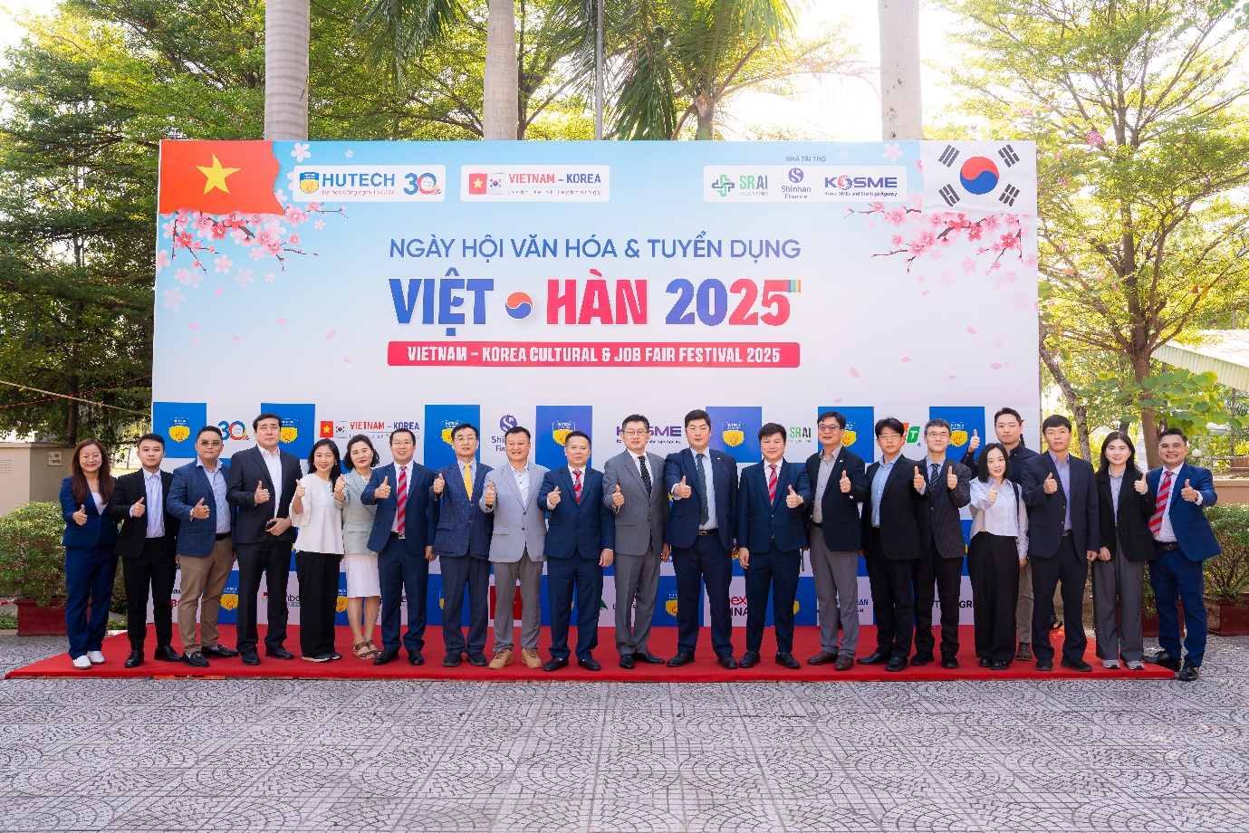 Ngày hội Văn hóa và Tuyển dụng Việt - Hàn 2025 tại HUTECH: Tăng cường trải nghiệm quốc tế cho sinh viên- Ảnh 3. Ngày hội Văn hóa và Tuyển dụng Việt - Hàn 2025 tại HUTECH: Tăng cường trải nghiệm quốc tế cho sinh viên- Ảnh 3.