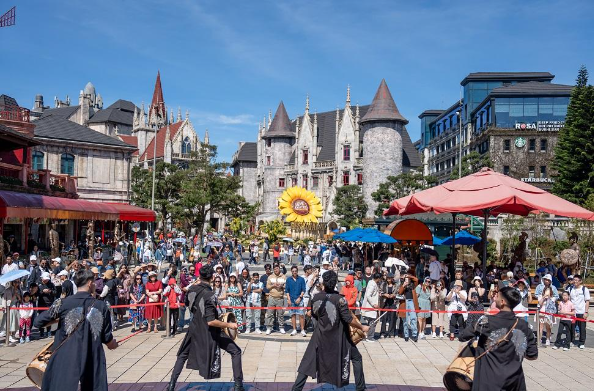 Lạc bước giữa thiên đường hoa hồng tại Sun World Ba Na Hills- Ảnh 7. Lạc bước giữa thiên đường hoa hồng tại Sun World Ba Na Hills- Ảnh 7.