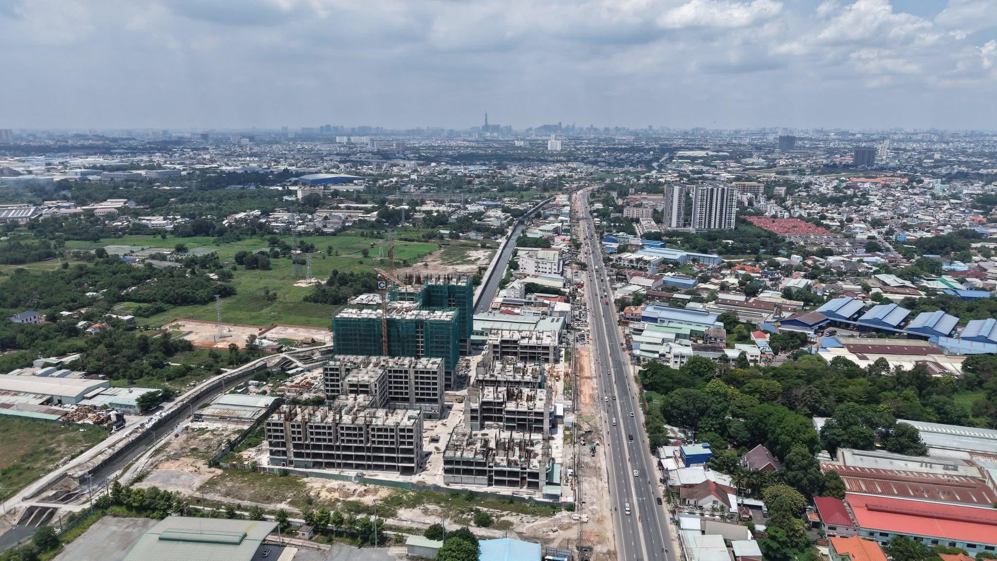Tiến độ Lapura Thuận An: Cập nhật mới nhất về dự án căn hộ nổi bật tại Bình Dương- Ảnh 2. Tiến độ hi88 hi880 Thuận An: Cập nhật mới nhất về dự án căn hộ nổi bật tại Bình Dương- Ảnh 2.