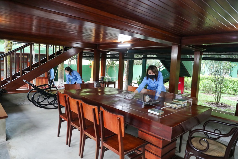 Sáng tháng 5 cùng những người thầm lặng chăm sóc Khu di tích Chủ tịch Hồ Chí Minh tại Phủ Chủ tịch- Ảnh 7. Sáng tháng 5 cùng những người thầm lặng chăm sóc Khu di tích Chủ tịch Hồ Chí Minh tại Phủ Chủ tịch- Ảnh 7.