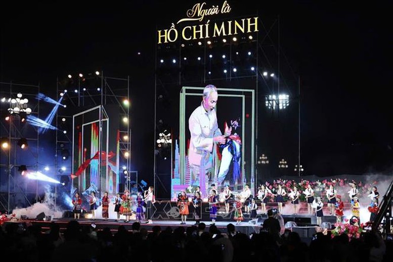 Lãnh đạo Đảng, Nhà nước dự chương trình nghệ thuật đặc biệt 'Người là Hồ Chí Minh'- Ảnh 2. Lãnh đạo Đảng, Nhà nước dự chương trình nghệ thuật đặc biệt 'Người là Hồ Chí Minh'- Ảnh 2.