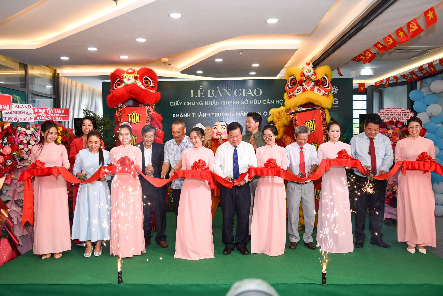 Cư dân Phú Đông Sky Garden nhận sổ hồng sau 3 tháng về nhà mới- Ảnh 2. Cư dân Phú Đông Sky Garden nhận sổ hồng sau 3 tháng về nhà mới- Ảnh 2.