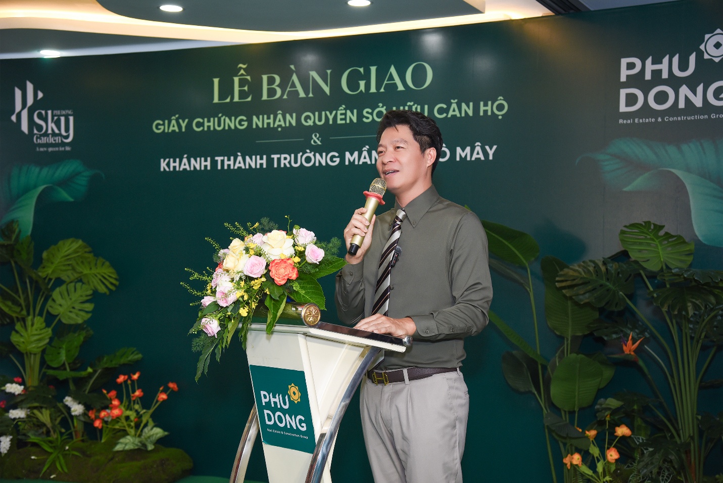 Cư dân Phú Đông Sky Garden nhận sổ hồng sau 3 tháng về nhà mới- Ảnh 1. Cư dân Phú Đông Sky Garden nhận sổ hồng sau 3 tháng về nhà mới- Ảnh 1.