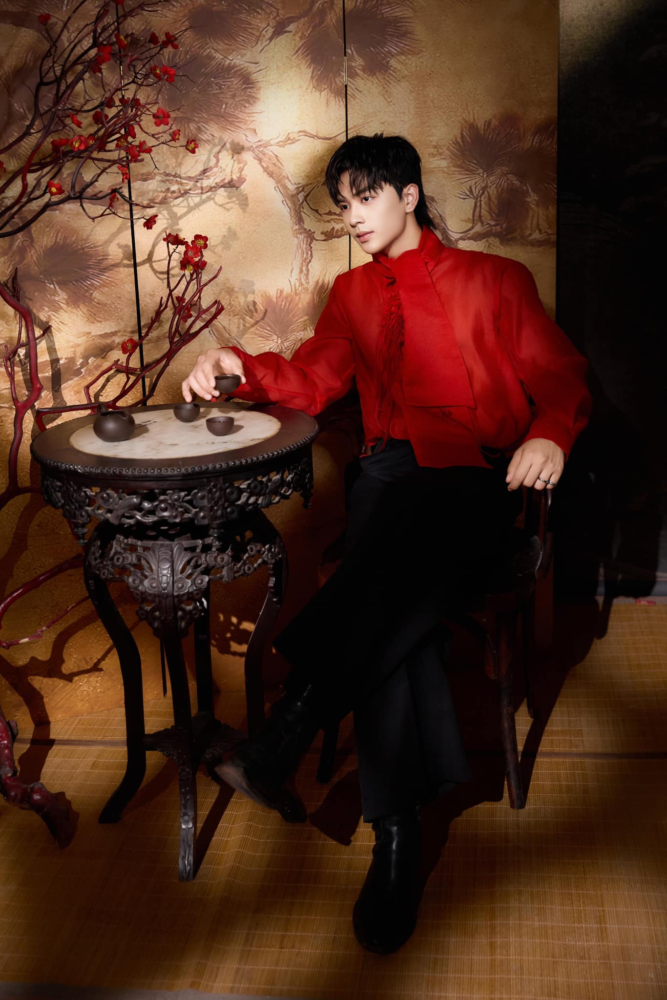 Nam vương Minh Ứng cuốn hút trong bộ ảnh lấy cảm hứng từ phim Victor Vũ- Ảnh 4. Nam vương Minh Ứng cuốn hút trong bộ ảnh lấy cảm hứng từ phim Victor Vũ- Ảnh 4.