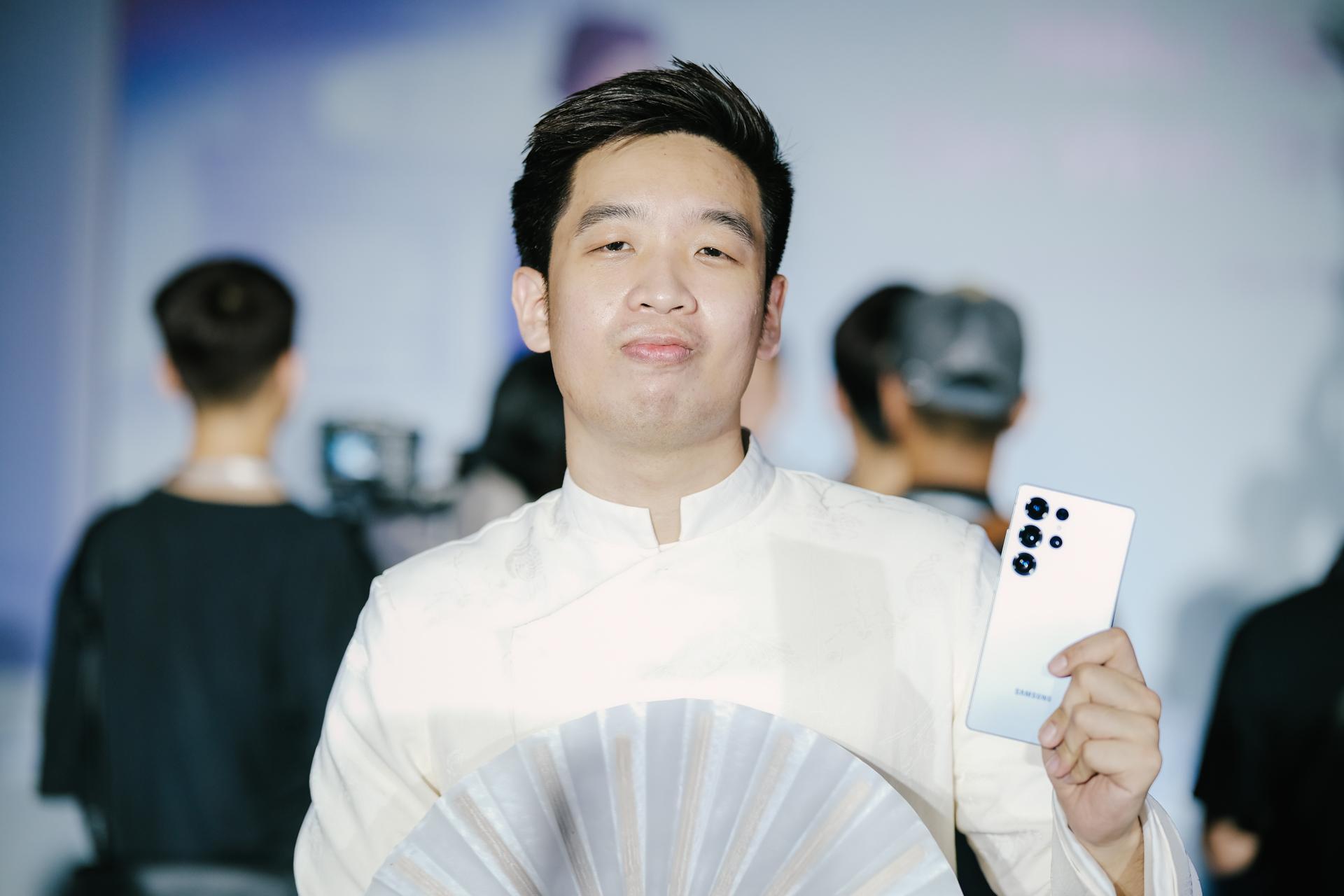 Một đêm hoá sĩ tử giữa lòng Hà Nội: Gen Z kể chuyện học - thi - hiểu mình cùng Galaxy AI tại Văn Miếu - Quốc Tử Giám- Ảnh 4. Một đêm hoá sĩ tử giữa lòng Hà Nội: Gen Z kể chuyện học - thi - hiểu mình cùng Galaxy AI tại Văn Miếu - Quốc Tử Giám- Ảnh 4.