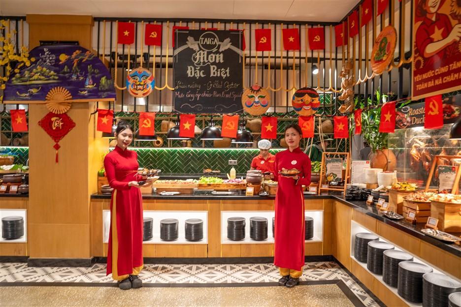 Hàng ngàn khách diện áo cờ đỏ sao vàng check in Ba Na Hills dịp lễ 30/4- Ảnh 6. Hàng ngàn khách diện áo cờ đỏ sao vàng check in Ba Na Hills dịp lễ 30/4- Ảnh 6.