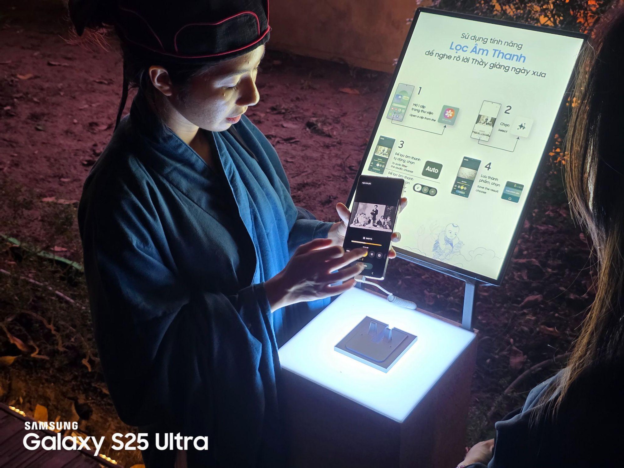 Một đêm hoá sĩ tử giữa lòng Hà Nội: Gen Z kể chuyện học - thi - hiểu mình cùng Galaxy AI tại Văn Miếu - Quốc Tử Giám- Ảnh 8. Một đêm hoá sĩ tử giữa lòng Hà Nội: Gen Z kể chuyện học - thi - hiểu mình cùng Galaxy AI tại Văn Miếu - Quốc Tử Giám- Ảnh 8.