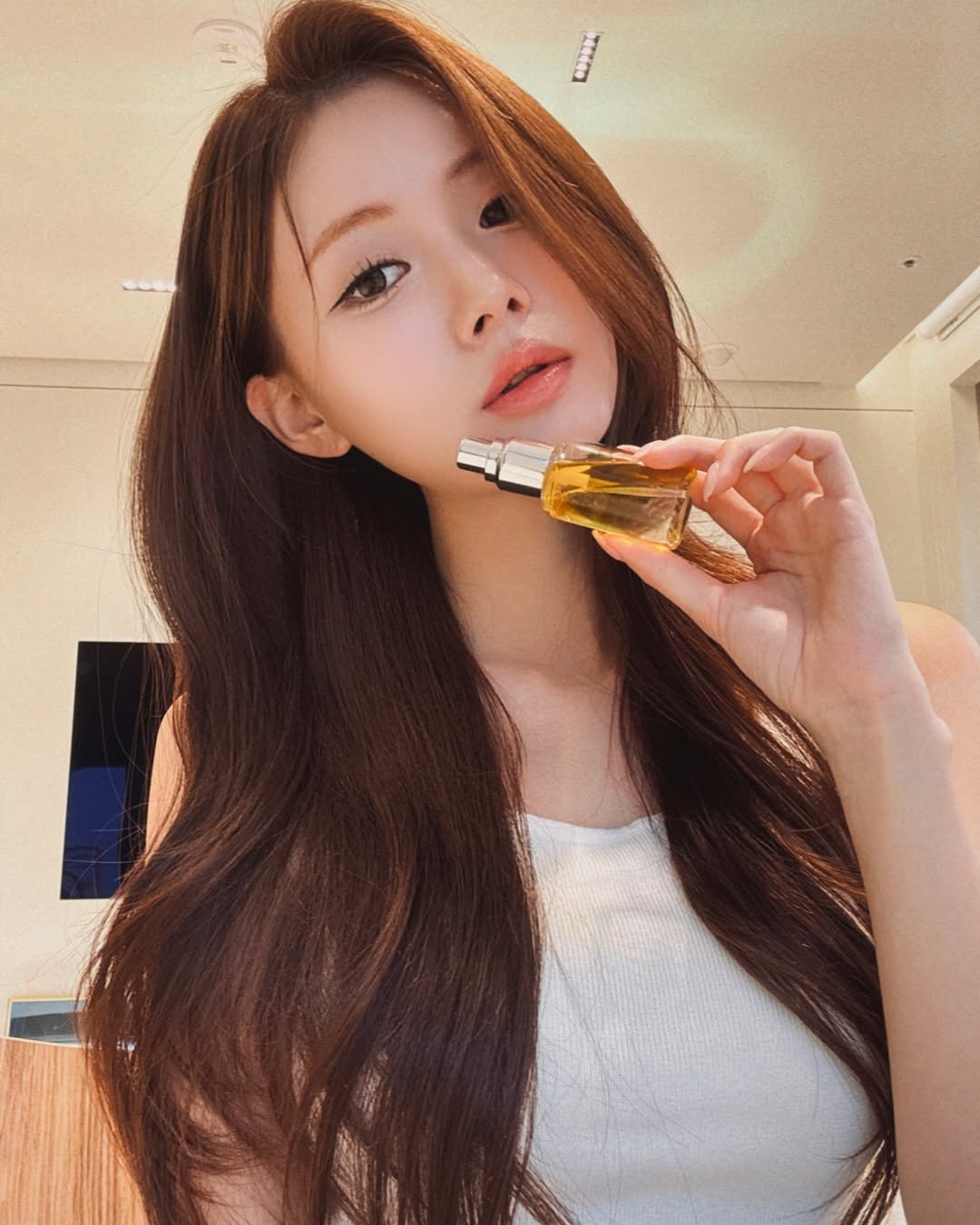 Tuyệt chiêu "kẹp" kem dưỡng giúp tăng sinh collagen và ngừa lão hóa- Ảnh 2. Tuyệt nha cai hi88êu "kẹp" kem dưỡng giúp tăng sinh collagen và ngừa lão hóa- Ảnh 2.