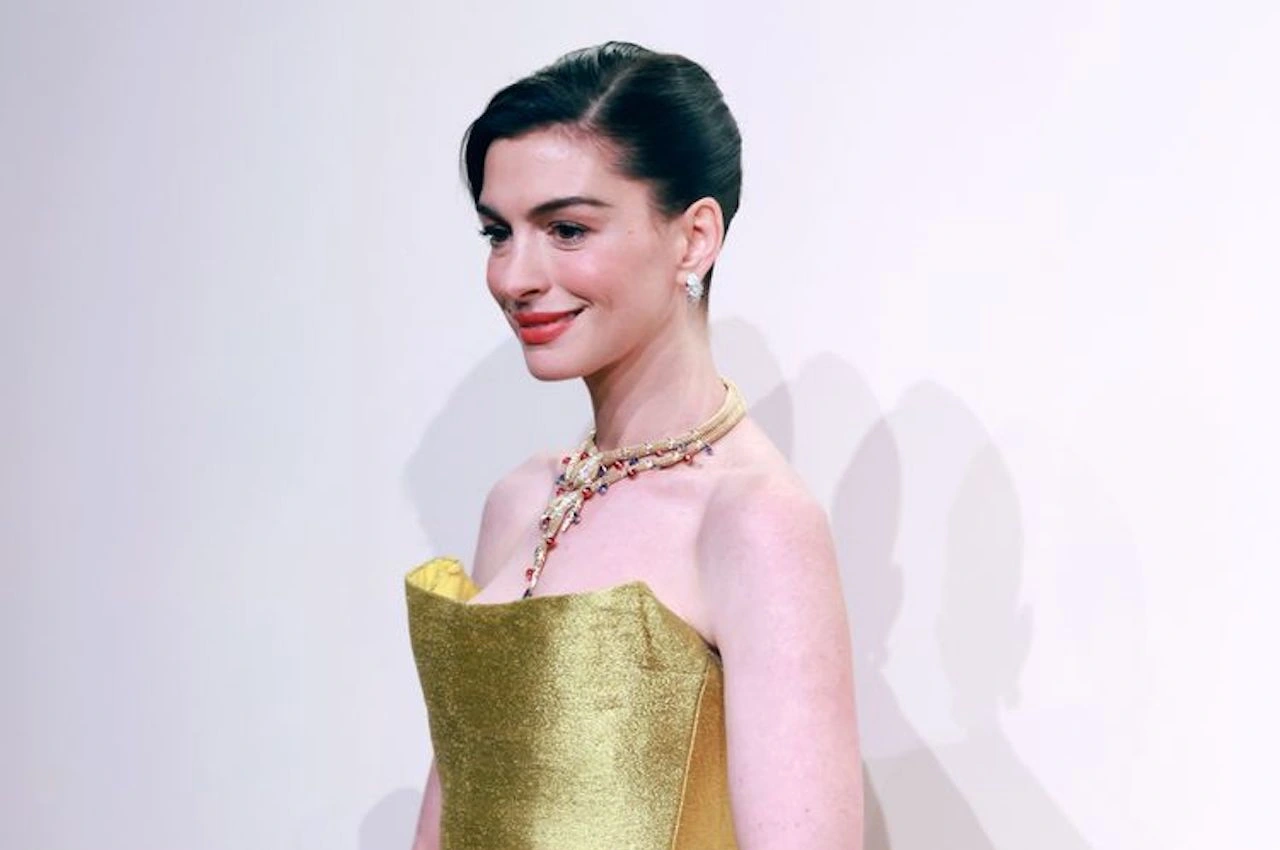 Bí quyết dưỡng da căng bóng rạng rỡ của Anne Hathaway- Ảnh 3. Bí quyết dưỡng da căng bóng rạng rỡ của Anne Hathaway- Ảnh 3.