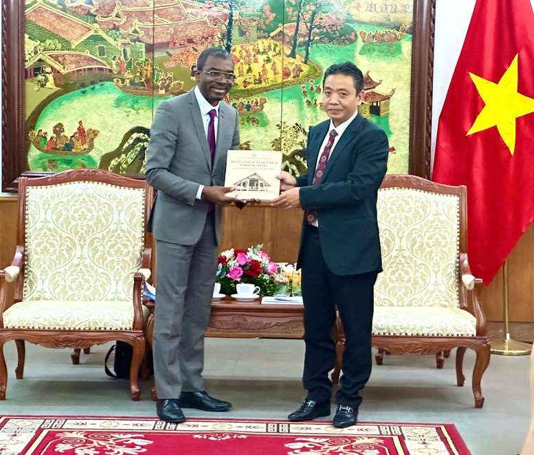 UNESCO mong muốn Việt Nam chia sẻ kinh nghiệm bảo tồn và phát huy giá trị di sản- Ảnh 1. UNESCO mong muốn Việt Nam chia sẻ kinh nghiệm bảo tồn và phát huy giá trị di sản- Ảnh 1.