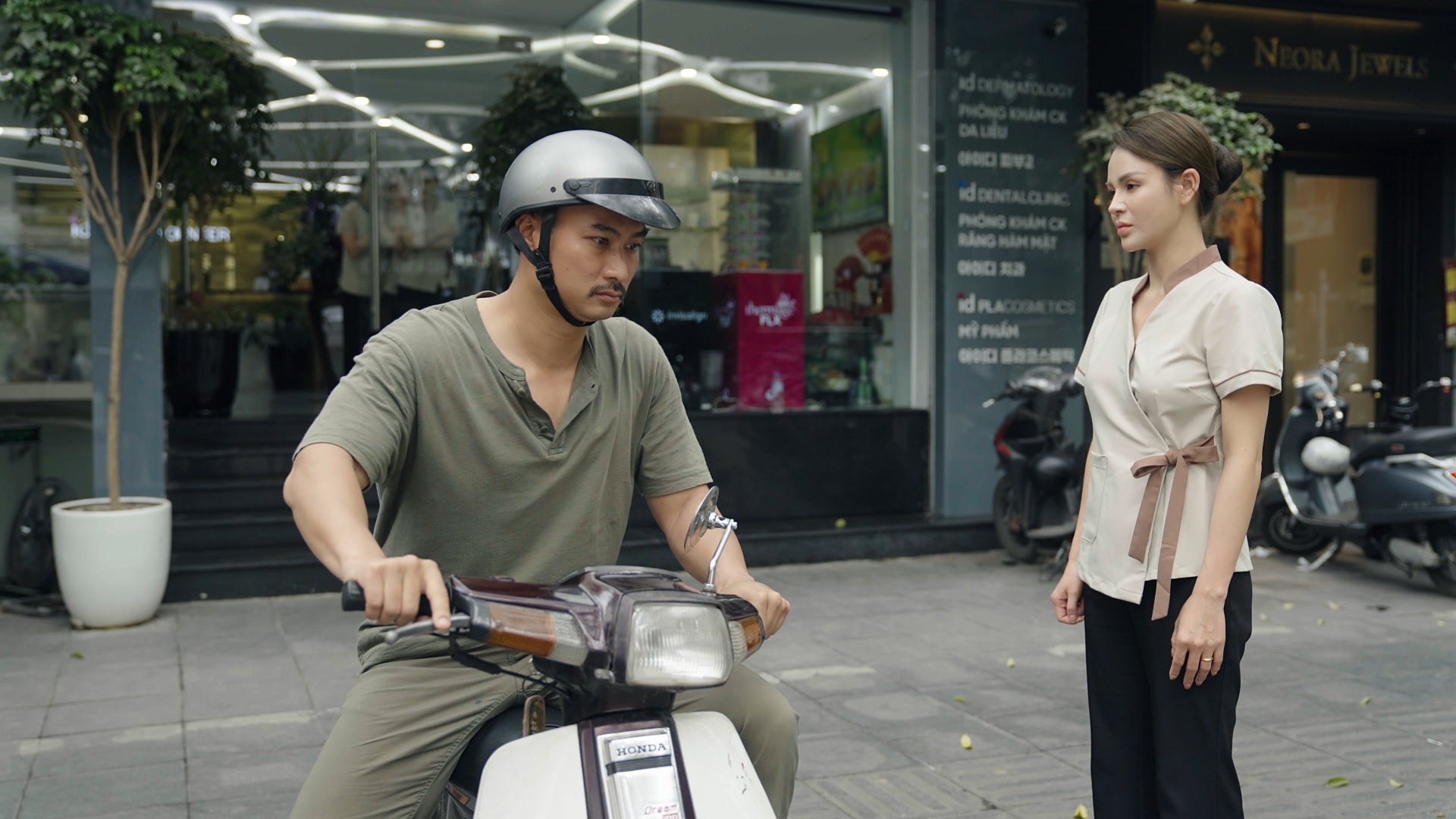 Duy Hưng và Lương Thu Trang "về chung một nhà" trong phim giờ vàng VTV- Ảnh 4. Duy Hưng và Lương Thu Trang "về chung một nhà" trong phim giờ vàng VTV- Ảnh 4.