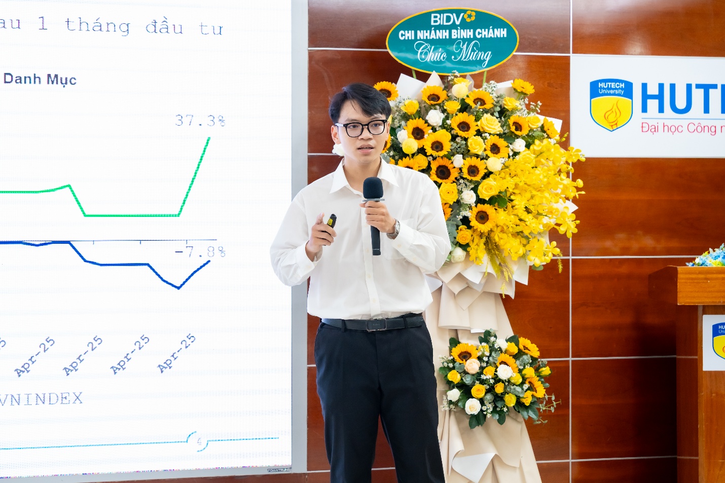 Không gian thực hành hiện đại, sinh viên Tài chính - Ngân hàng HUTECH tự tin nghiệp vụ chuyên môn- Ảnh 4. Không gian thực hành hiện đại, sinh viên Tài chính - Ngân hàng HUTECH tự tin nghiệp vụ chuyên môn- Ảnh 4.