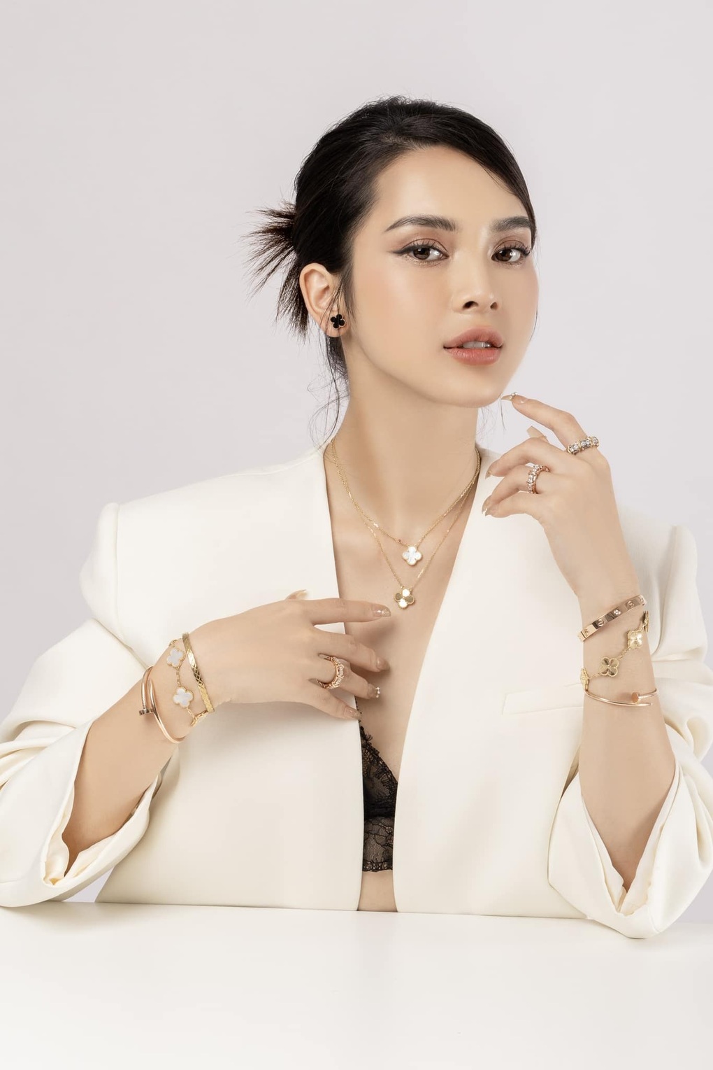 Quỳnh Lương: Từng đau đớn phát hiện chồng ngoại tình sau 2 tháng chung sống, bị trầm cảm chỉ còn nặng 39kg - Ảnh 2. Quỳnh Lương: Từng đau đớn phát hiện chồng ngoại tình sau 2 tháng chung sống, bị trầm cảm chỉ còn nặng 39kg - Ảnh 2.