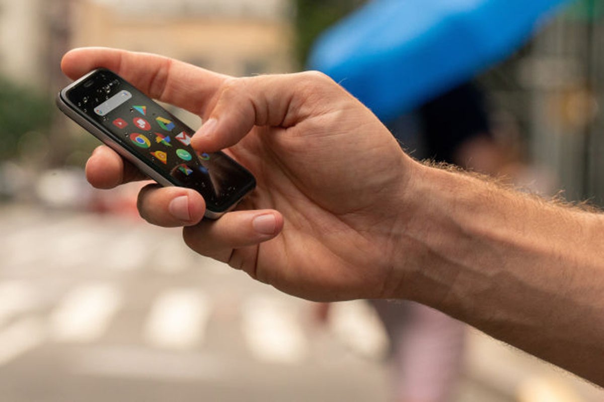 Điện thoại bé xíu lọt thỏm lòng bàn tay, ra mắt từ 2018, cấu hình yếu, ít app, giờ vẫn có người mua với giá 2 triệu- Ảnh 3. Điện thoại bé xíu lọt thỏm lòng bàn tay, ra mắt từ 2018, cấu hình yếu, ít app, giờ vẫn có người mua với giá 2 triệu- Ảnh 3.