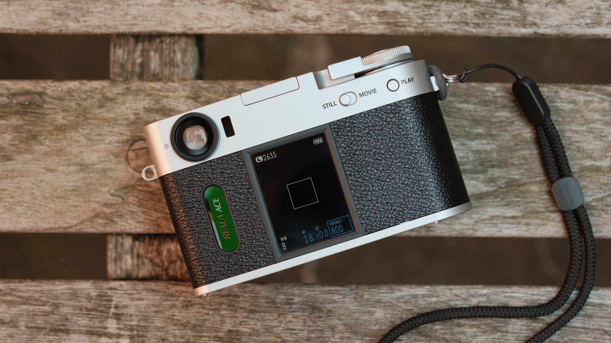 Fujifilm X half: Khi chụp ảnh trở thành một... "vai diễn", hóa ra Fujifilm không bán thiết bị mà là bán cảm xúc- Ảnh 5. Fujifilm X half: Khi chụp ảnh trở thành một... "vai diễn", hóa ra Fujifilm không bán thiết bị mà là bán cảm xúc- Ảnh 5.