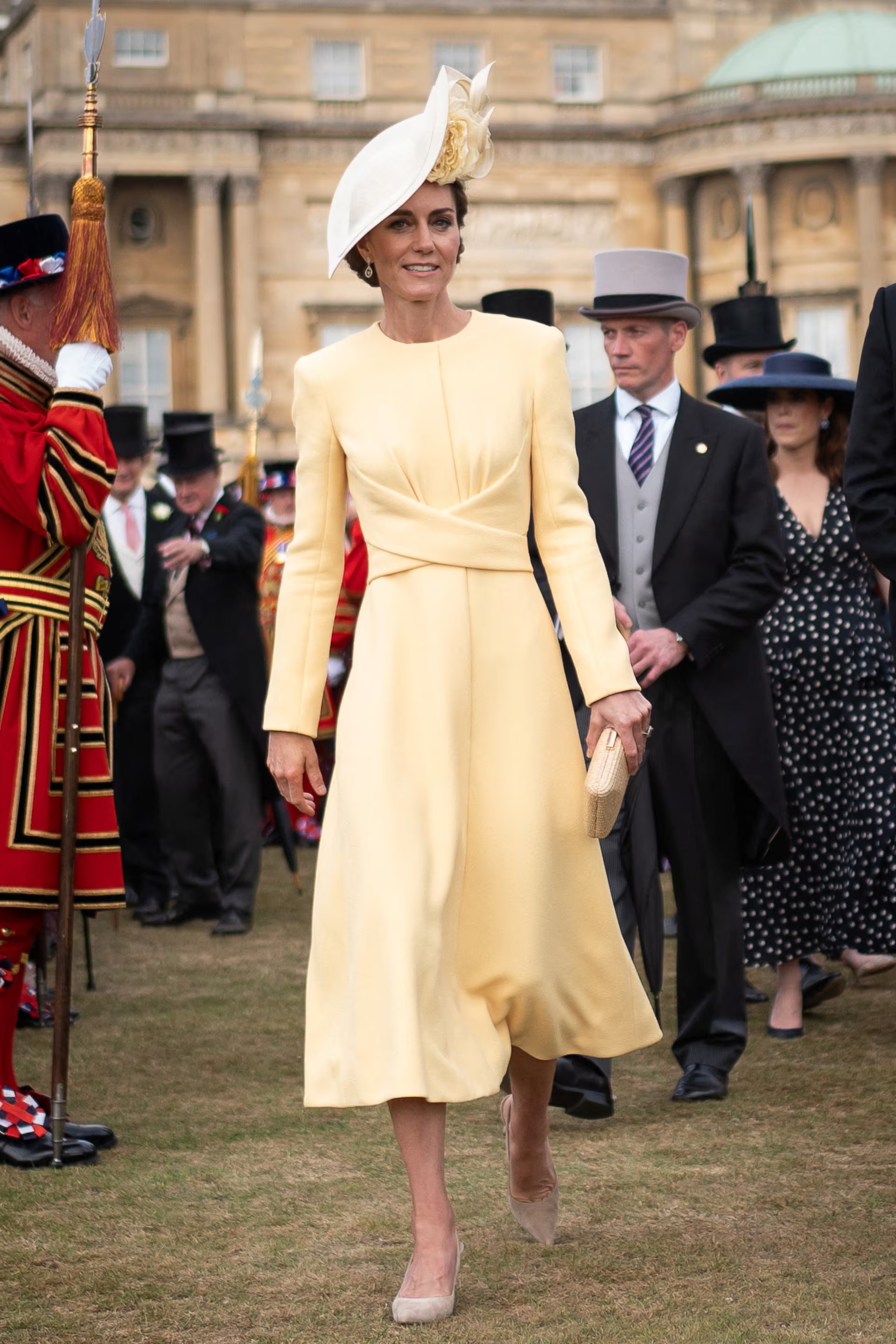 Công nương Kate diện “cả cây” đồ cũ, Meghan Markle lại là người được nhắc tên- Ảnh 2. Công nương Kate diện “cả cây” đồ cũ, Meghan Markle lại là người được nhắc tên- Ảnh 2.