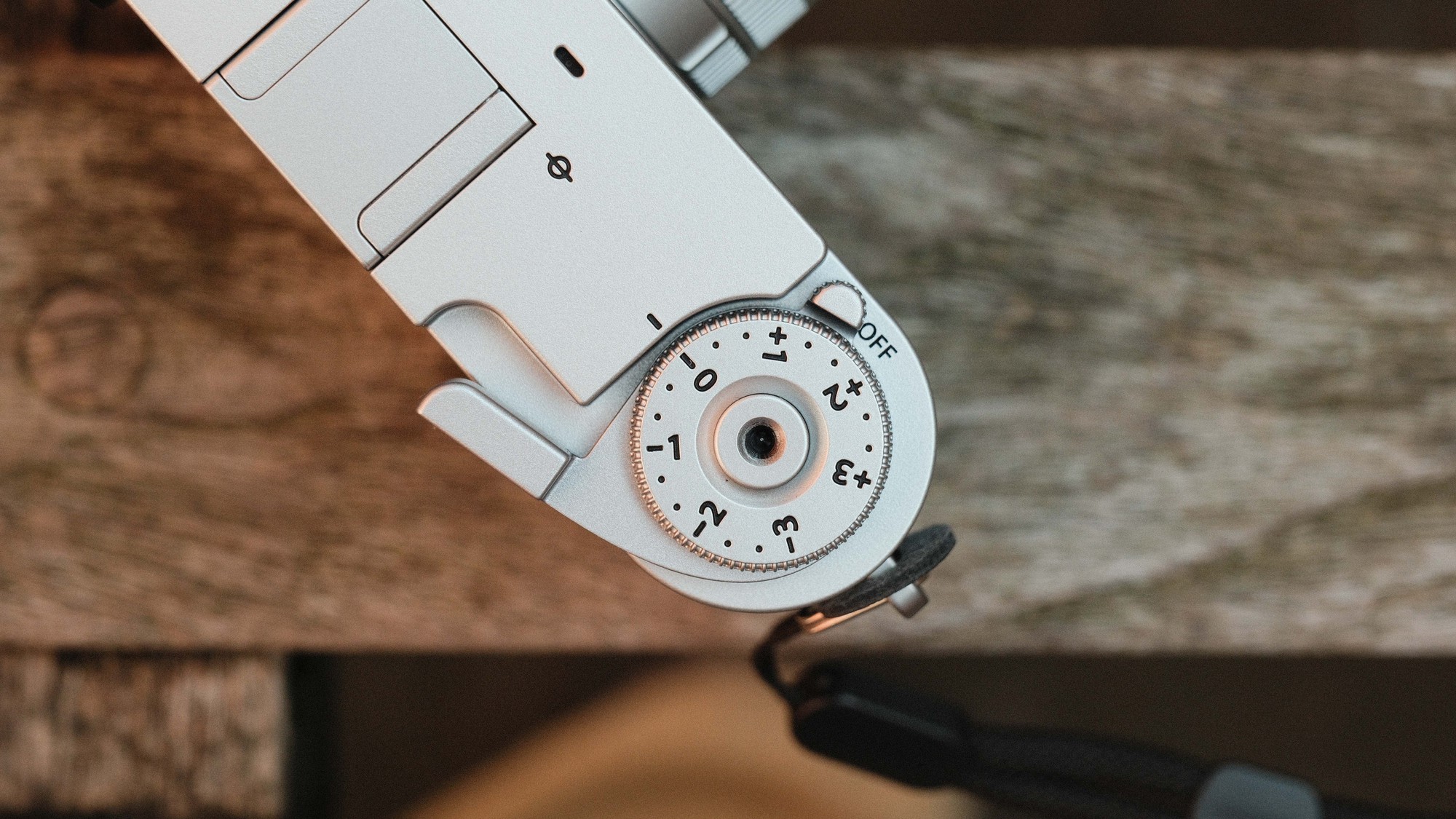 Fujifilm X half: Khi chụp ảnh trở thành một... "vai diễn", hóa ra Fujifilm không bán thiết bị mà là bán cảm xúc- Ảnh 2. Fujifilm X half: Khi chụp ảnh trở thành một... "vai diễn", hóa ra Fujifilm không bán thiết bị mà là bán cảm xúc- Ảnh 2.